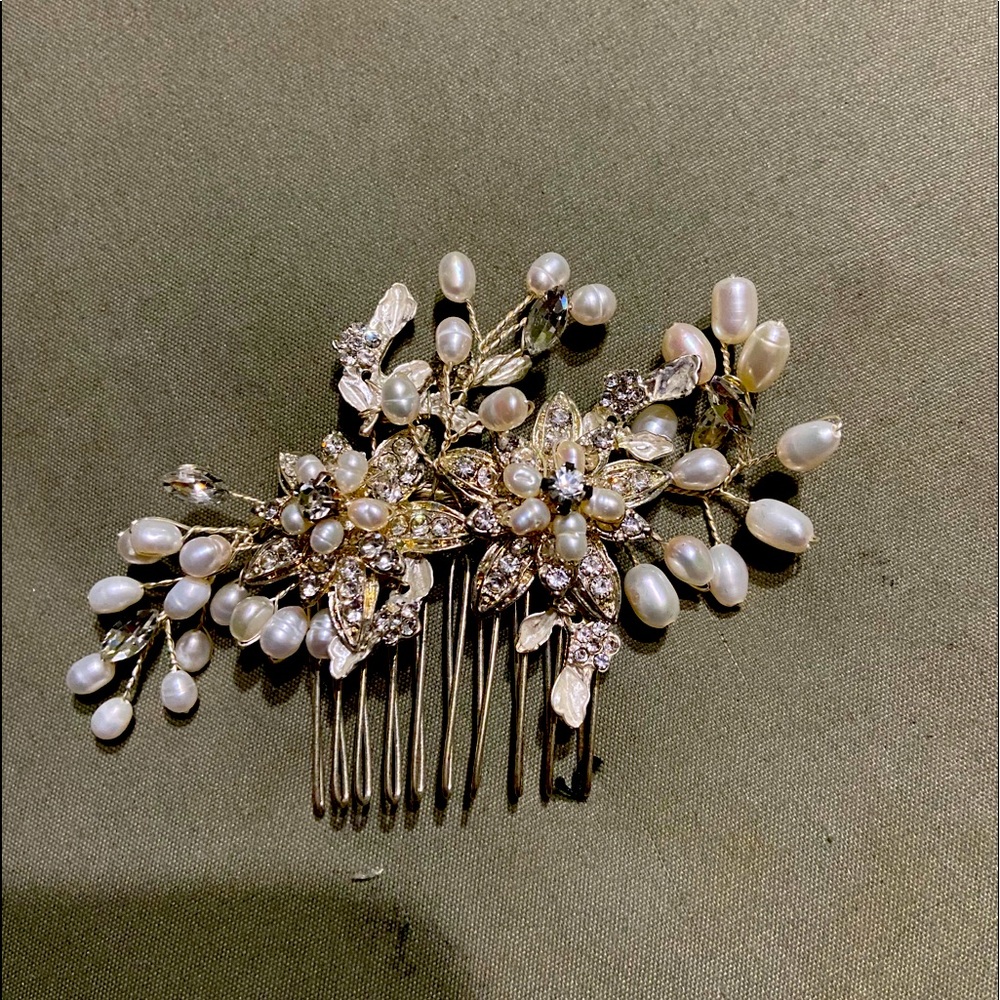 Decorative hair comb